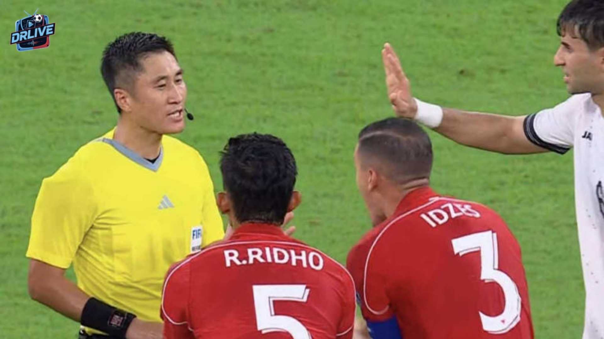 PSSI bị phạt 50.000 franc Thụy Sĩ vì để CĐV ném vật thể lạ - Drlive