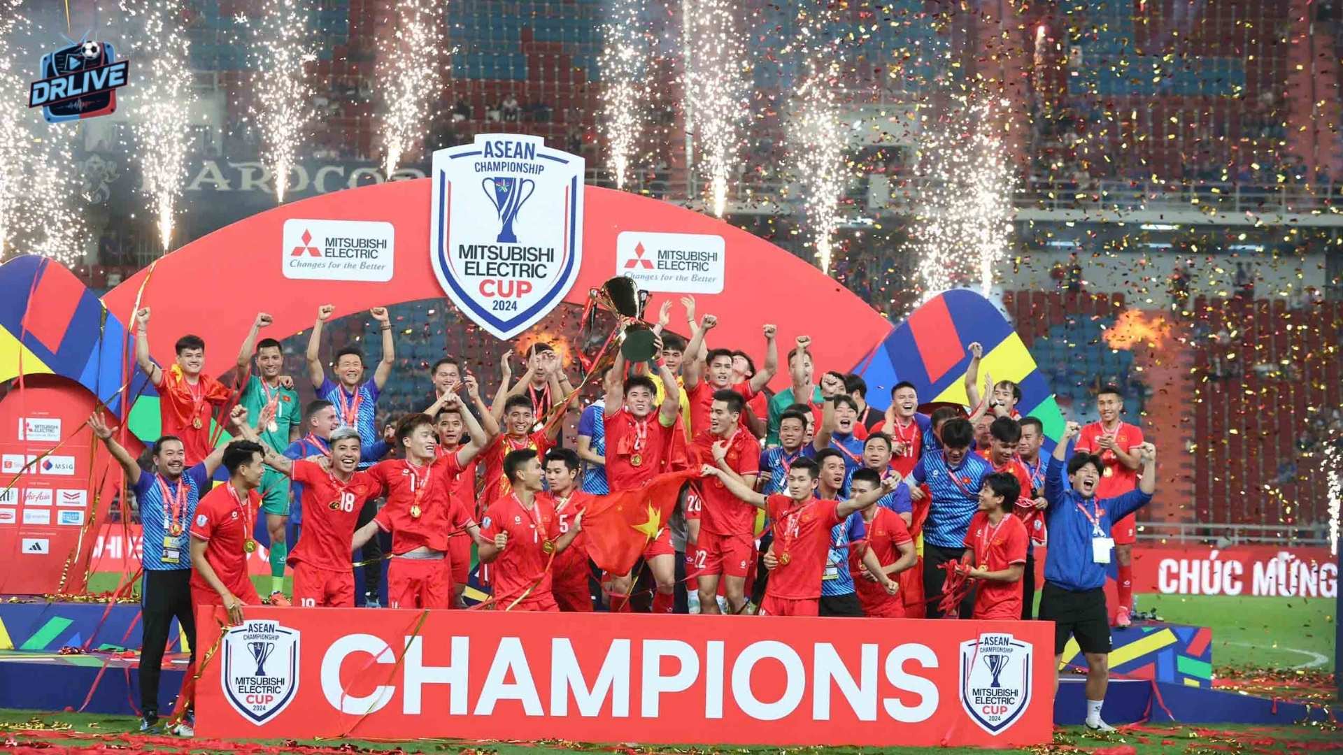 Chủ tịch VFF gặp gỡ và động viên đội tuyển – chuẩn bị tối đa cho trận đấu cuối năm - Drlive